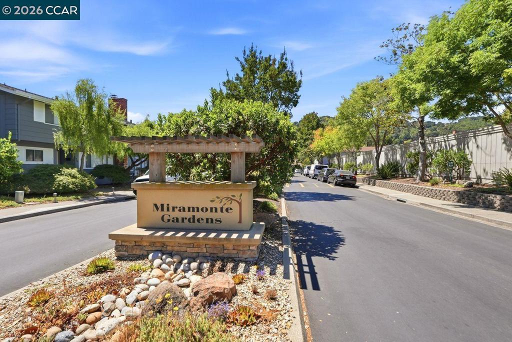202 Miramonte Dr DR, Moraga CA 94556
