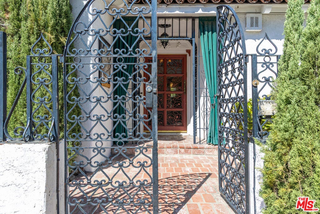 6727 Milner Road