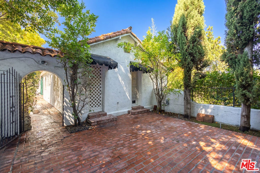 6727 Milner Road