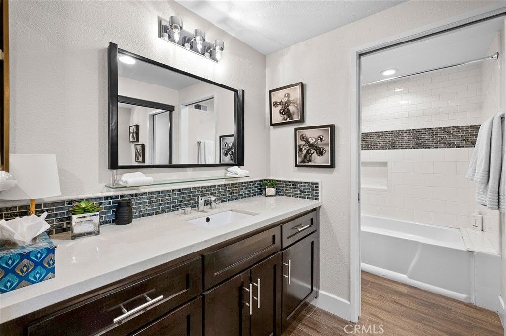 listing image 130729592571364709501
