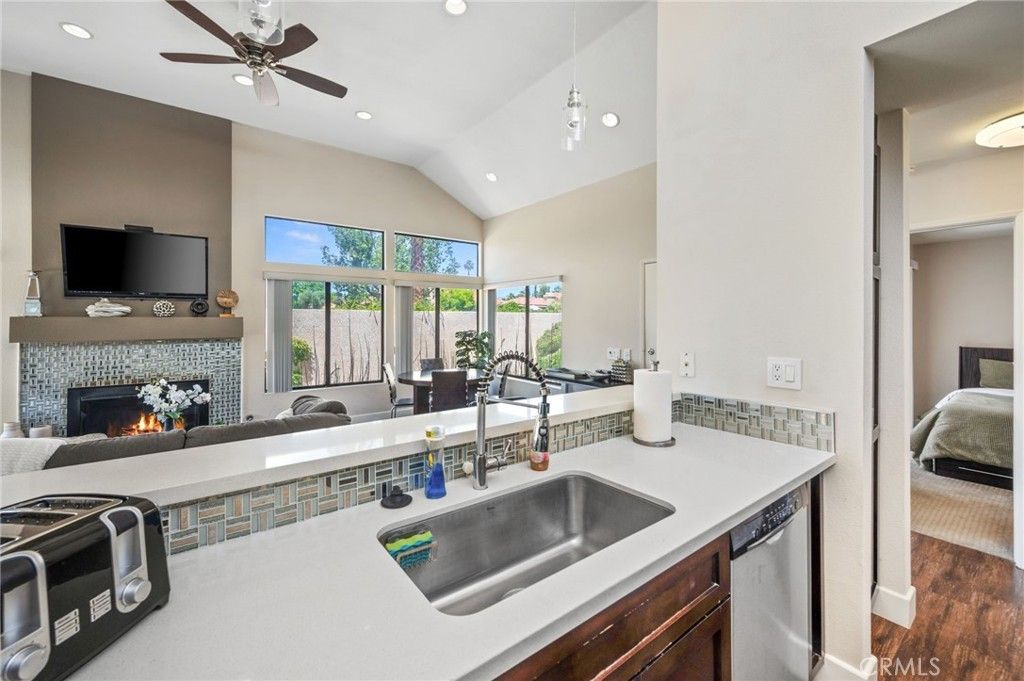 listing image 130722618300154159363