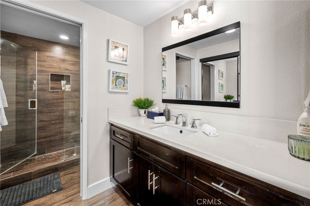 listing image 130721750766326290229