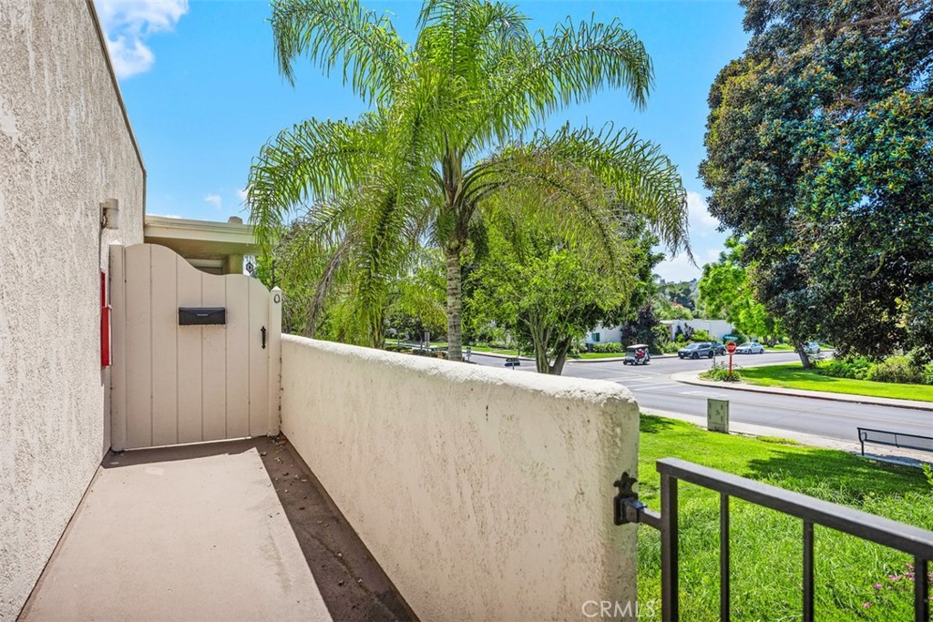 2173 Via Mariposa E Q