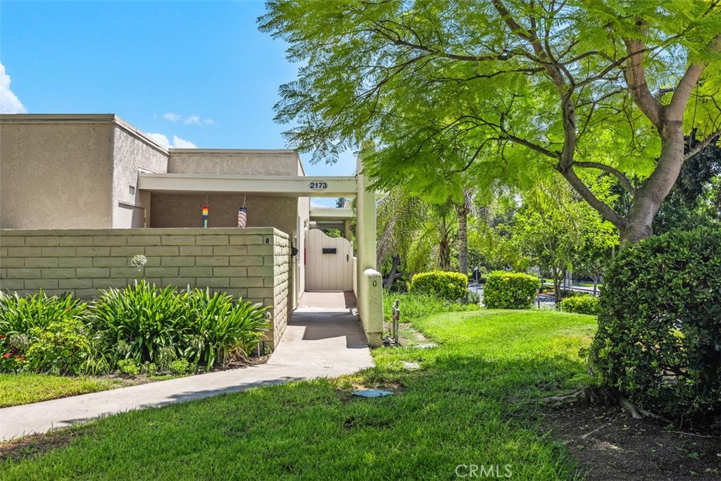 2173 Via Mariposa E Q