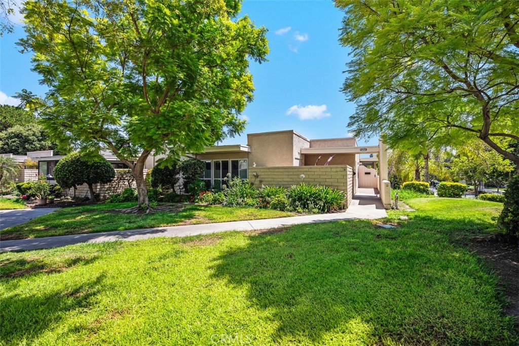 2173 Via Mariposa E Q