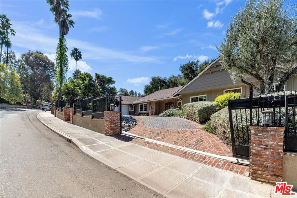 3741 Royal Woods Drive