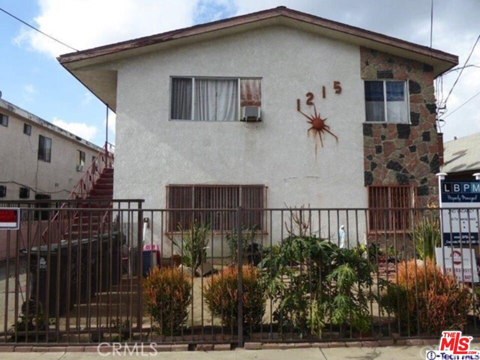 Renovated 2 Bed + 1 Bath. Just minutes away from Koreatown ,Culver City and DTLA.Beautiful Spacious and Remodeled unit Live in the Beautiful building. Very quiet neighborhood. Utilities are paid by tenants except for water. 1 parking space is included.