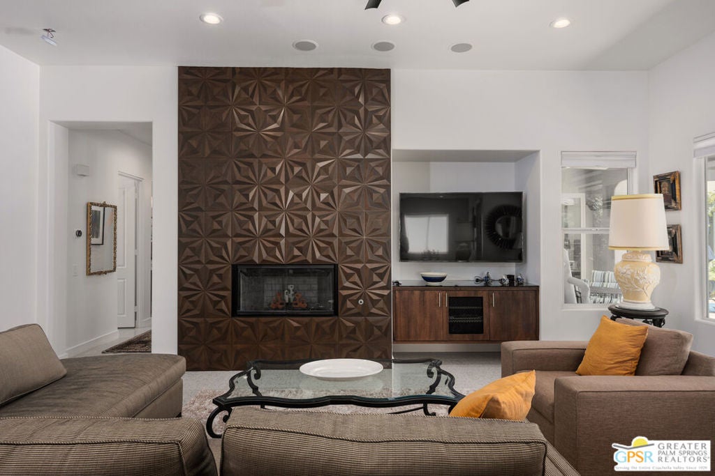 2160 N Hermosa Drive