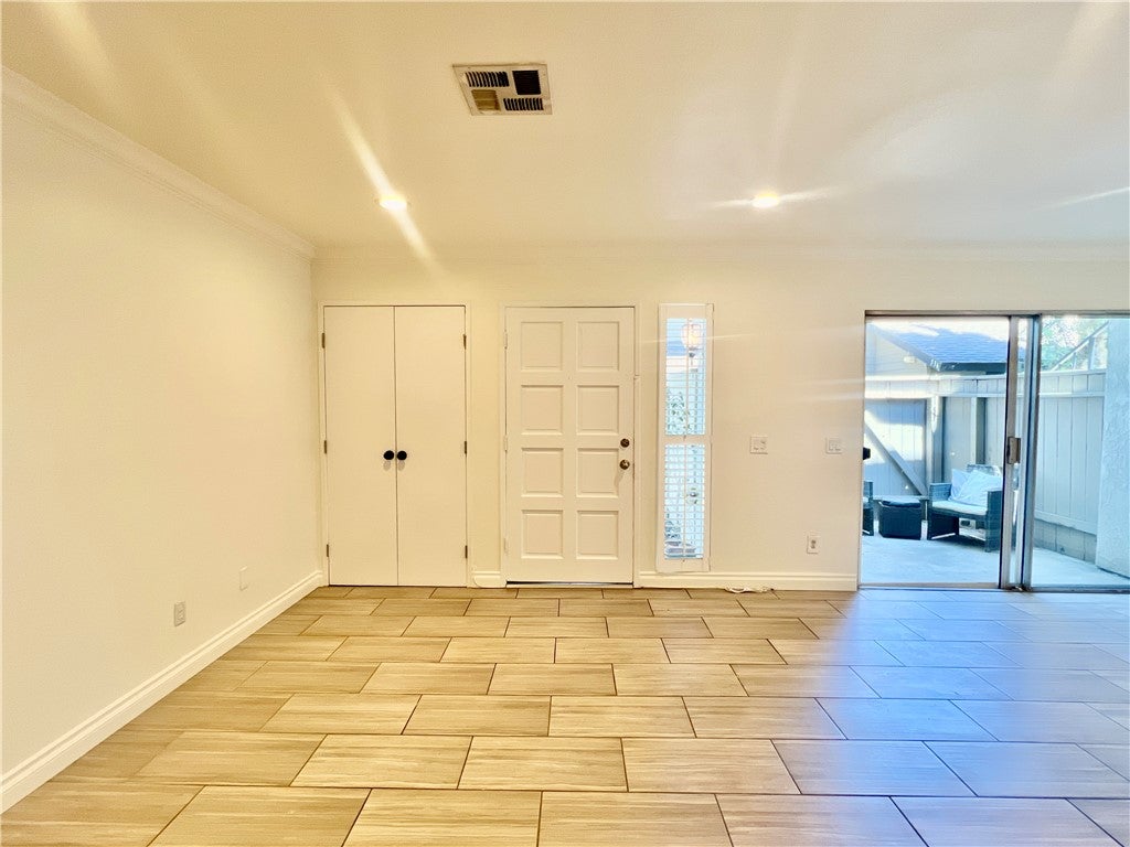 542 W Dunton 29