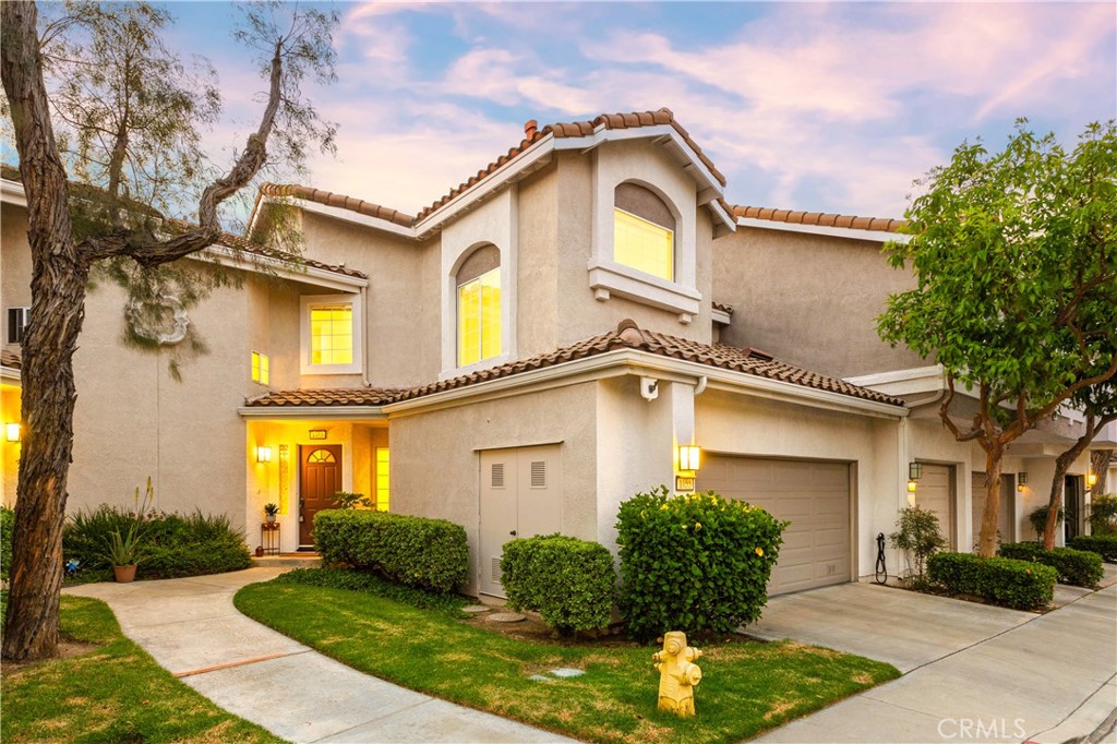 Welcome to your dream home in the highly sought-after Gated Community of Viewpointe in Anaheim Hills! This beautifully updated townhome features 2 spacious primary bedrooms, each with its own en-suite bathroom upstairs, plus a versatile downstairs den perfect for a home office, playroom, or guest space.
Step inside to discover hardwood like LVP floors throughout the downstairs, new carpet throughout second floor, freshly painted interior, and a light-filled open layout ideal with soaring high ceilings for modern living. Enjoy breathtaking sunset and mountain views from your private patio, the perfect backdrop for relaxing evenings or entertaining guests.
Additional highlights include an attached two-car garage with epoxy flooring and a well-appointed kitchen that opens to the dining and living areas, making everyday living and entertaining a breeze.
The Viewpointe Community offers resort-style amenities including a sparkling pool, relaxing, BBQ area, and gated security, plus 2 additional spas in 2 other locations in the community, all maintained by the HOA. Located just minutes from Canyon Rim Elementary, Canyon High School, scenic hiking trails, a nature center, parks, golf courses, shopping, and major freeways, this home offers the ideal blend of comfort, elegance, and convenience.
Don’t miss this rare opportunity, schedule your private tour today and make this incredible home yours!