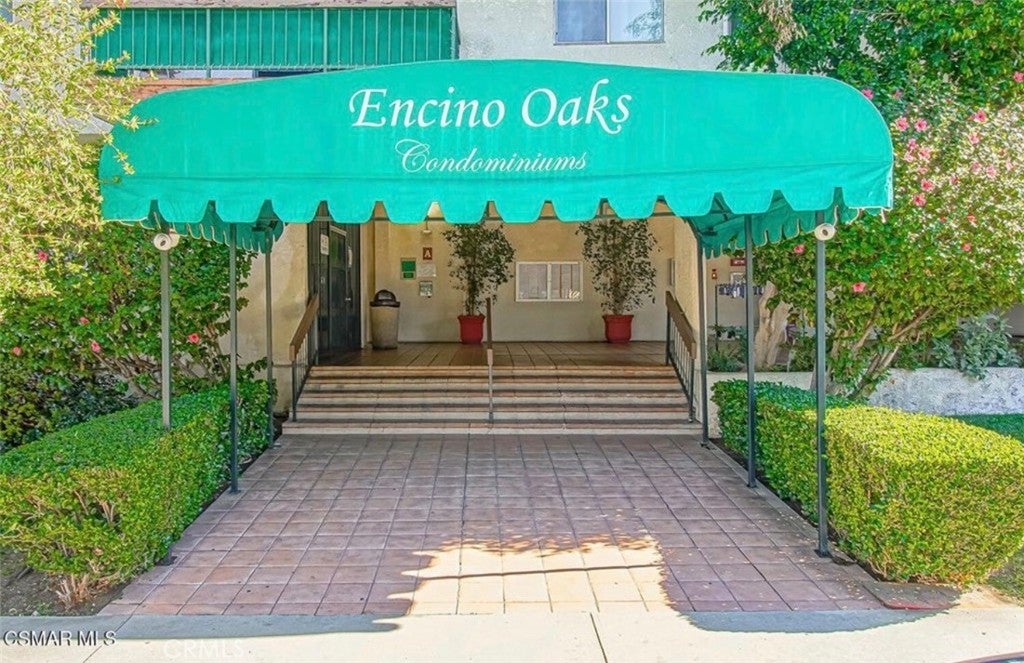 Photo of 5460 White Oak AVE #E130, Encino, CA 91316 (MLS # BB26180862)