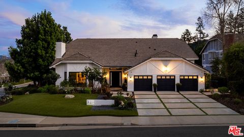 Photo of 29402 Deerview Court, Agoura Hills, CA 91301 (MLS # 26662131)