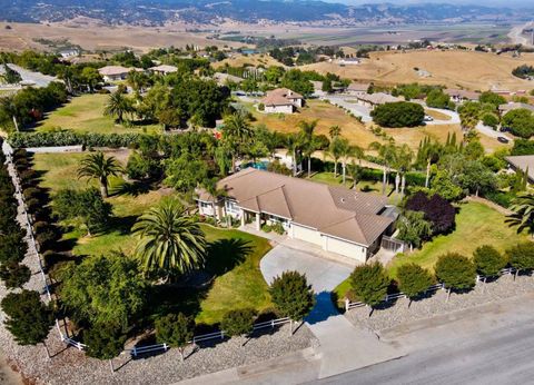 Photo of 303 Taryn Court, Hollister, CA 95023 (MLS # ML82043335)