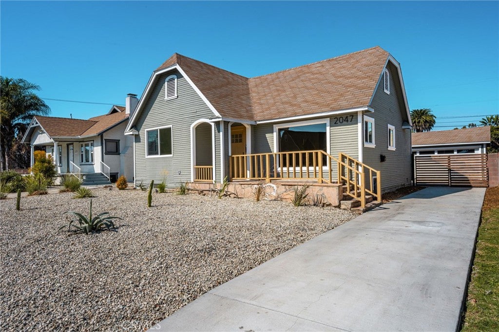 2047 W 78th Place
