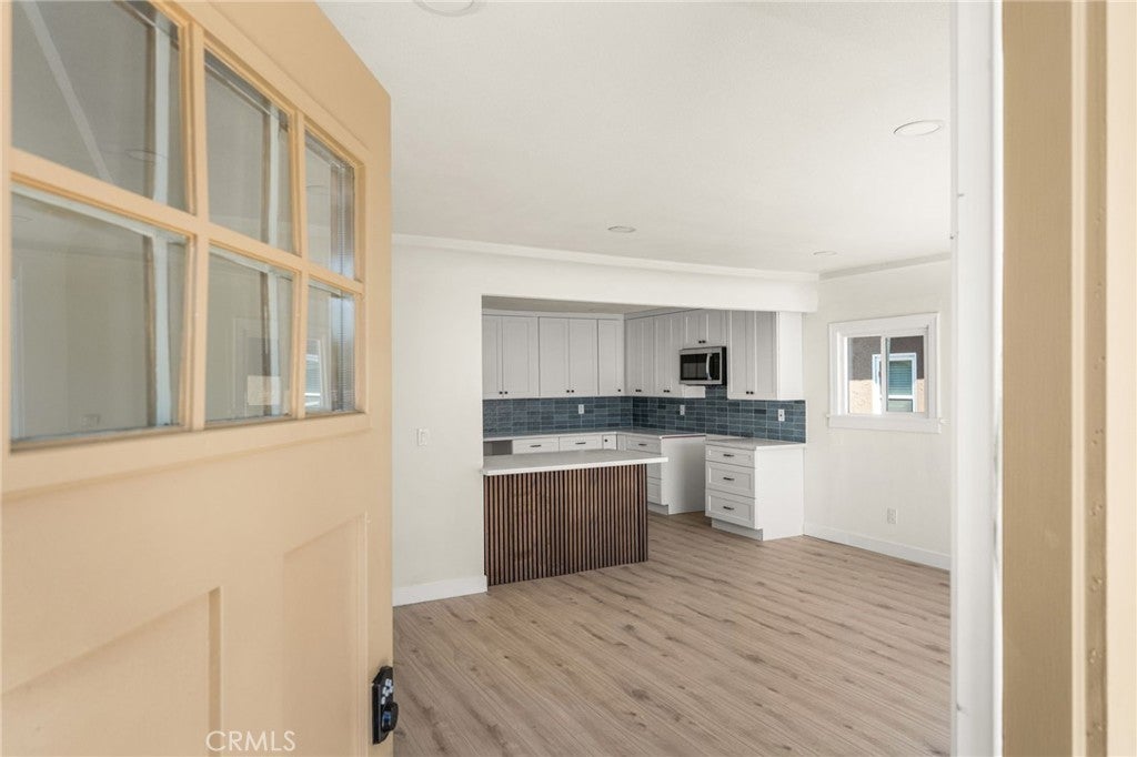 2047 W 78th Place