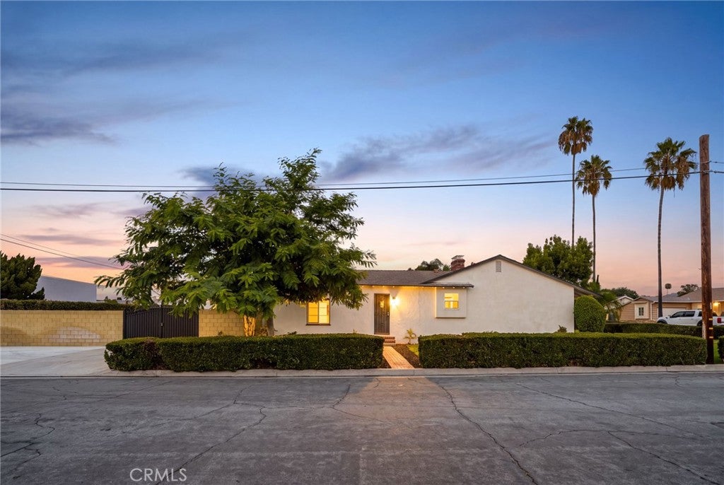 4805 N Vecino