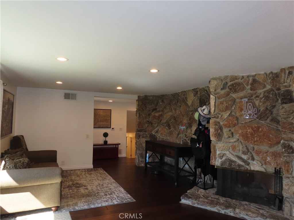 1571 E Palm