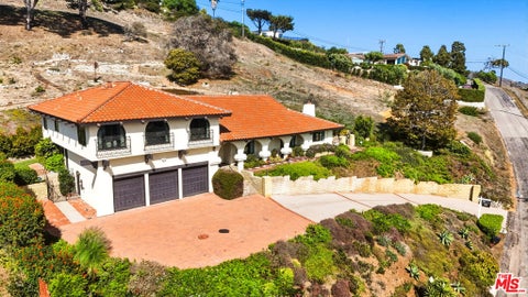 Photo of 5461 Horizon Drive, Malibu, CA 90265 (MLS # 26992291)