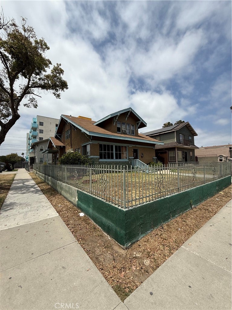 1403 Elm