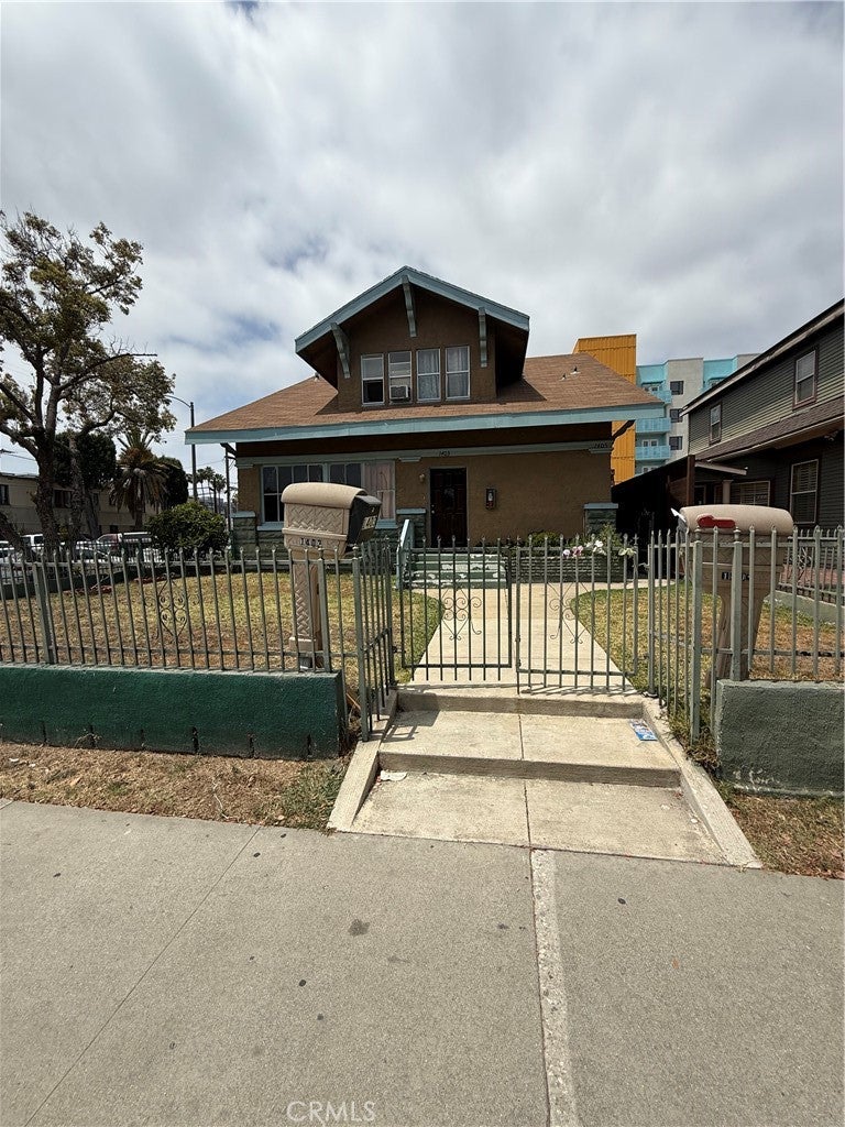 1403 Elm