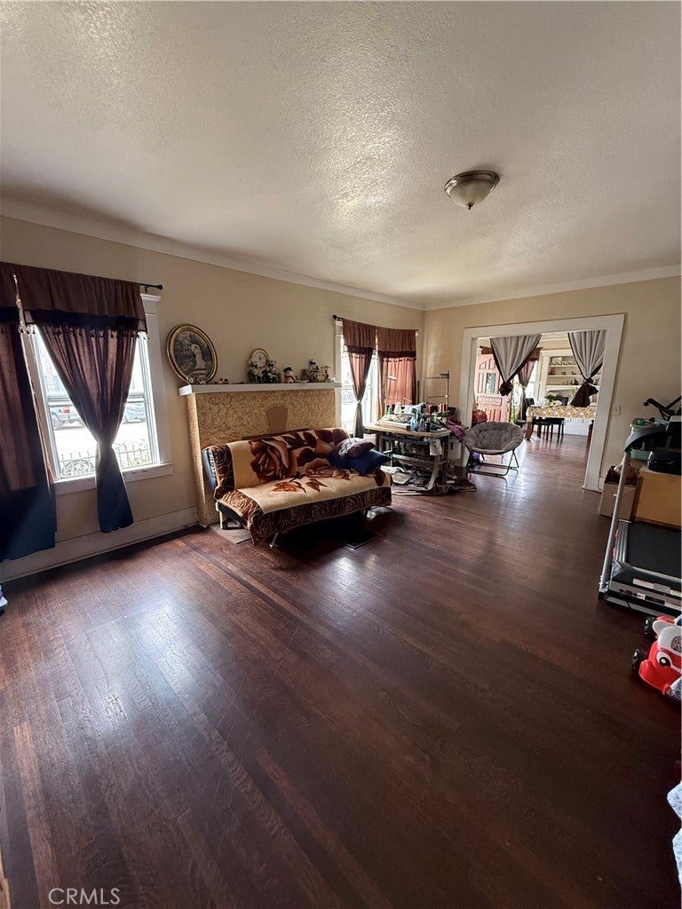 1403 Elm