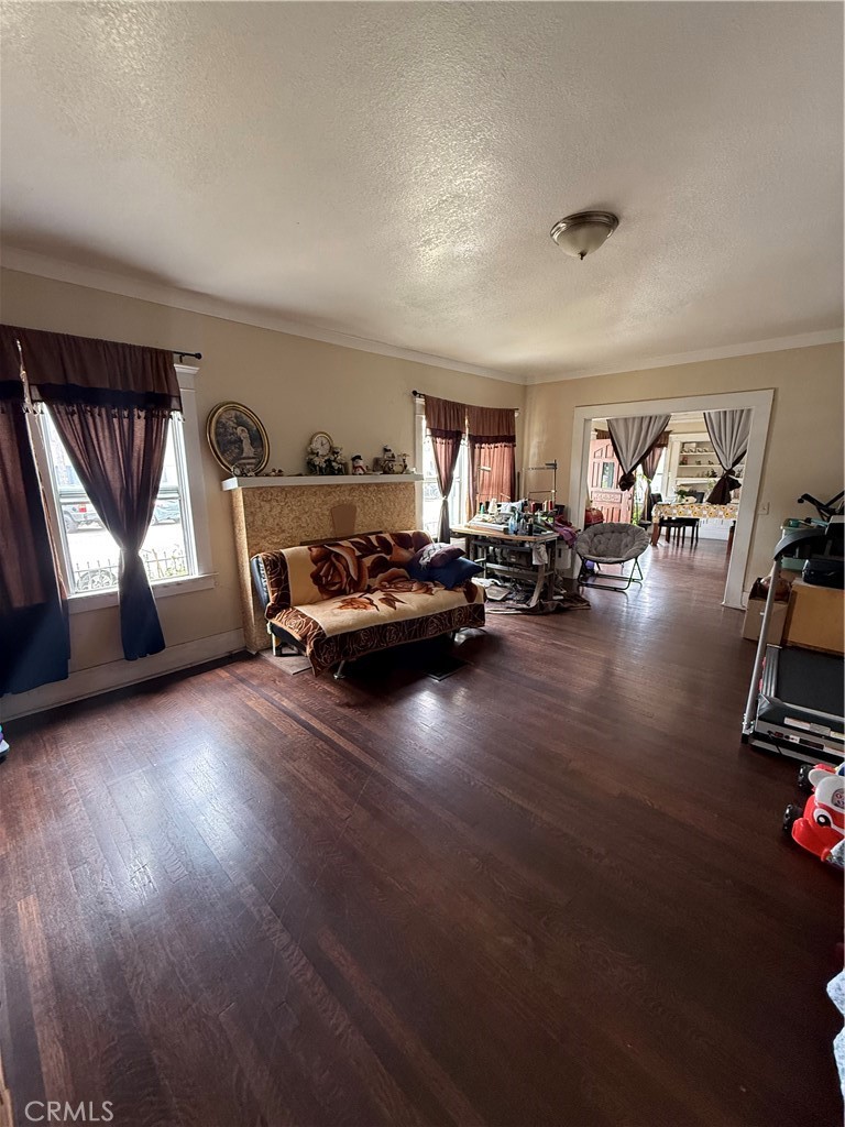 1403 Elm