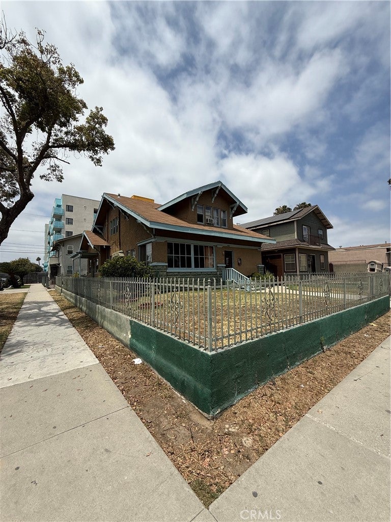 1403 Elm