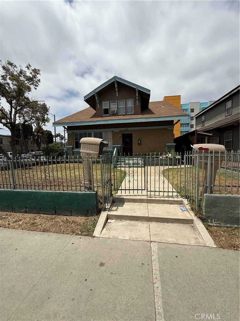 1403 Elm
