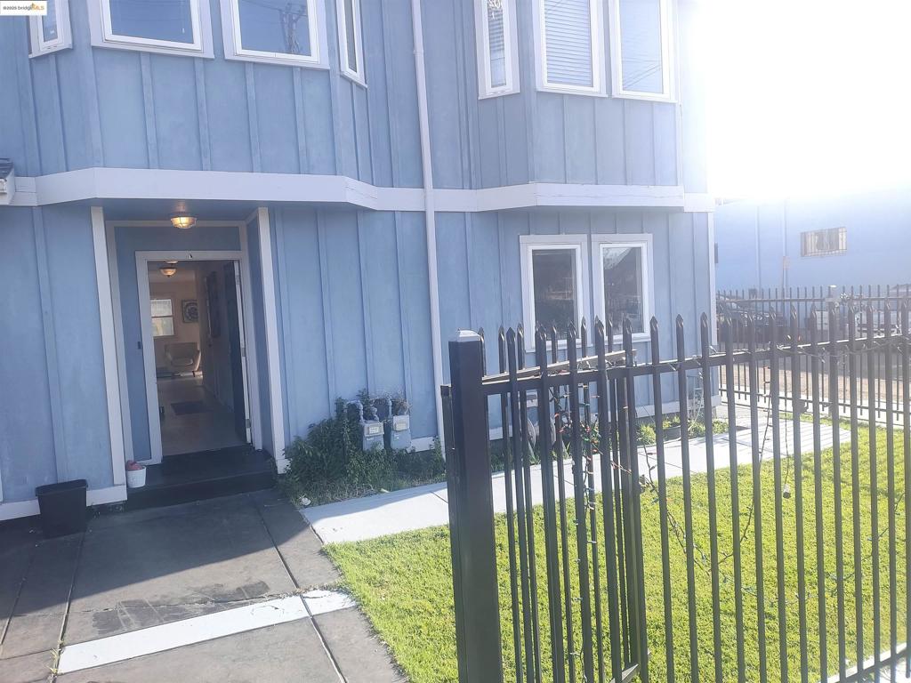 FRUITVALE - Residential Lease
