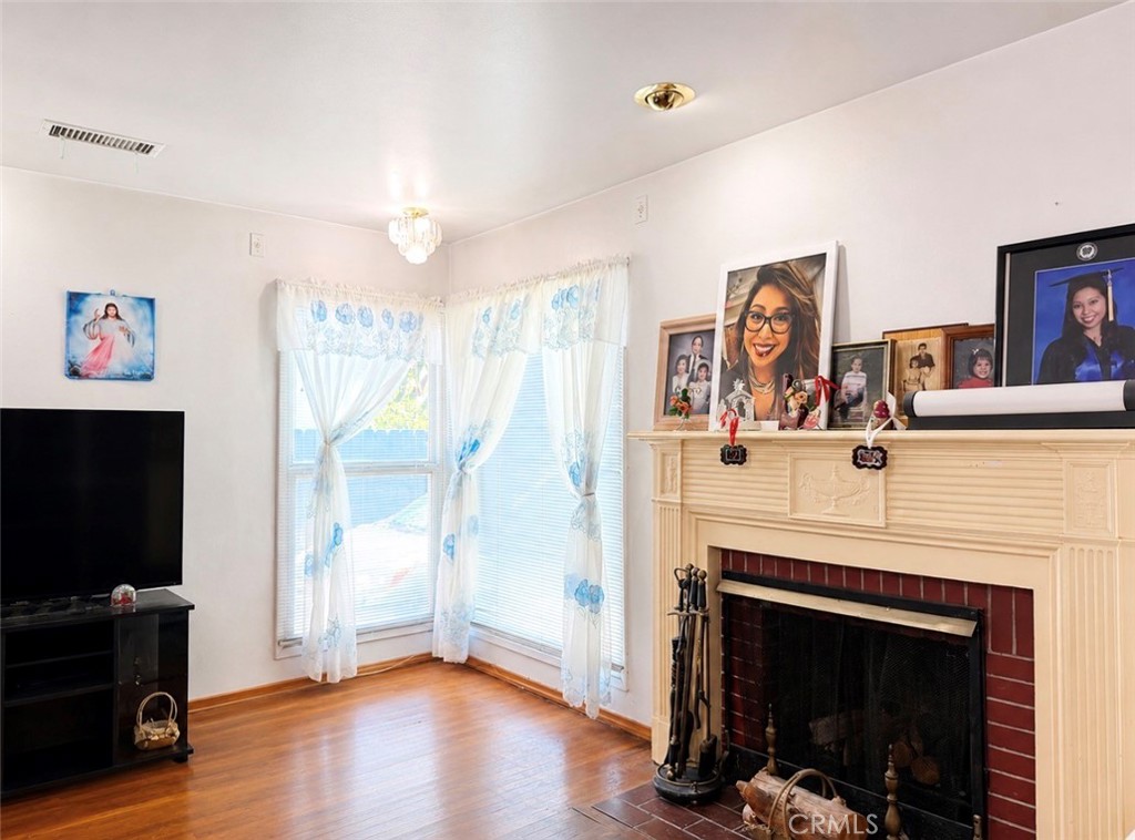 523 W 35th
