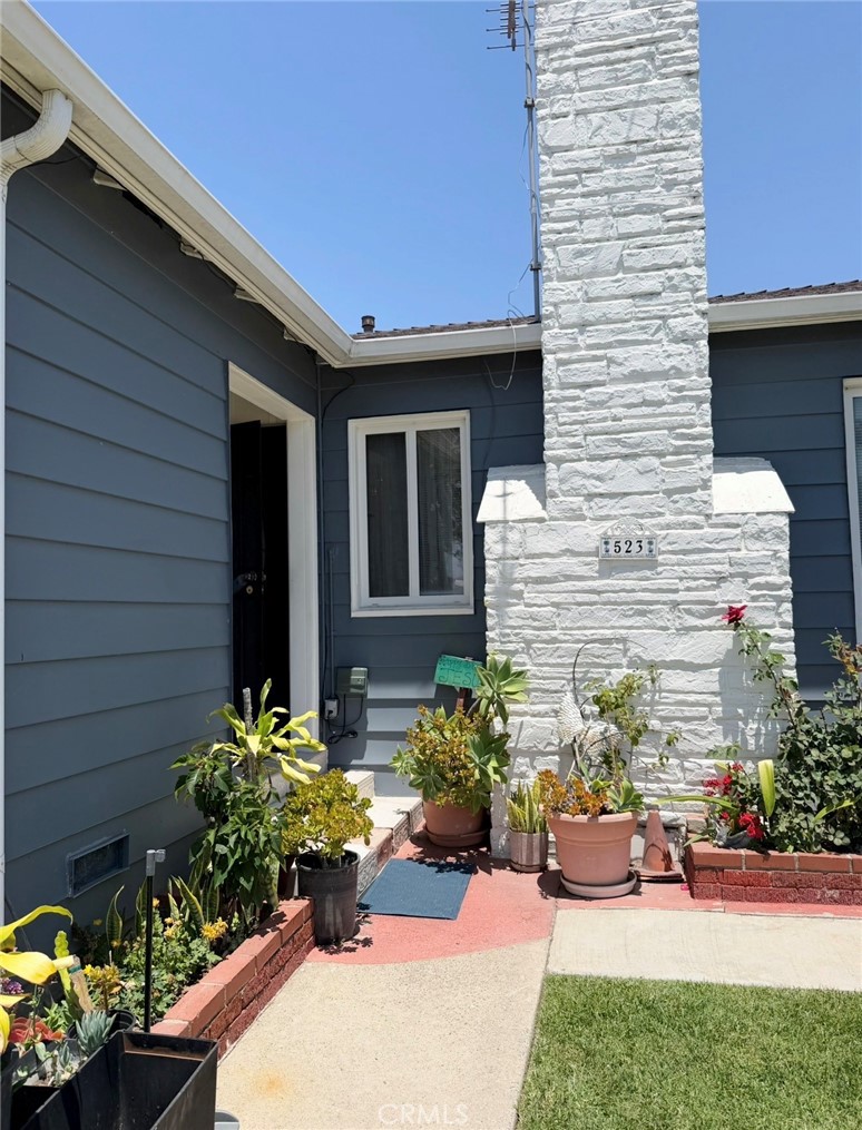 523 W 35th