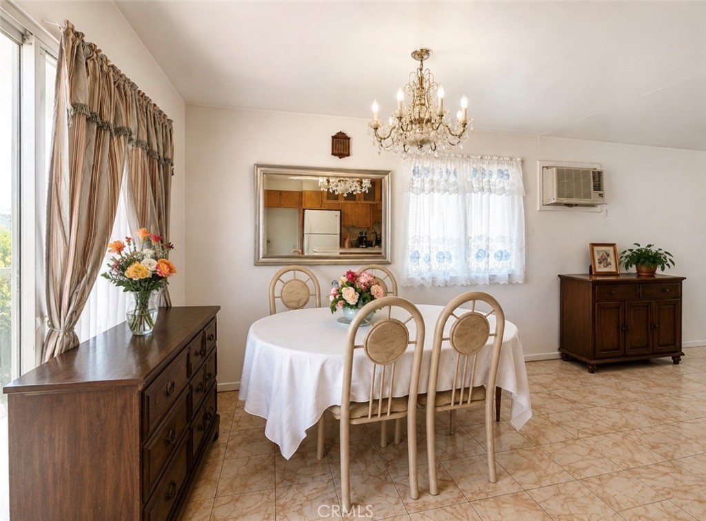 523 W 35th