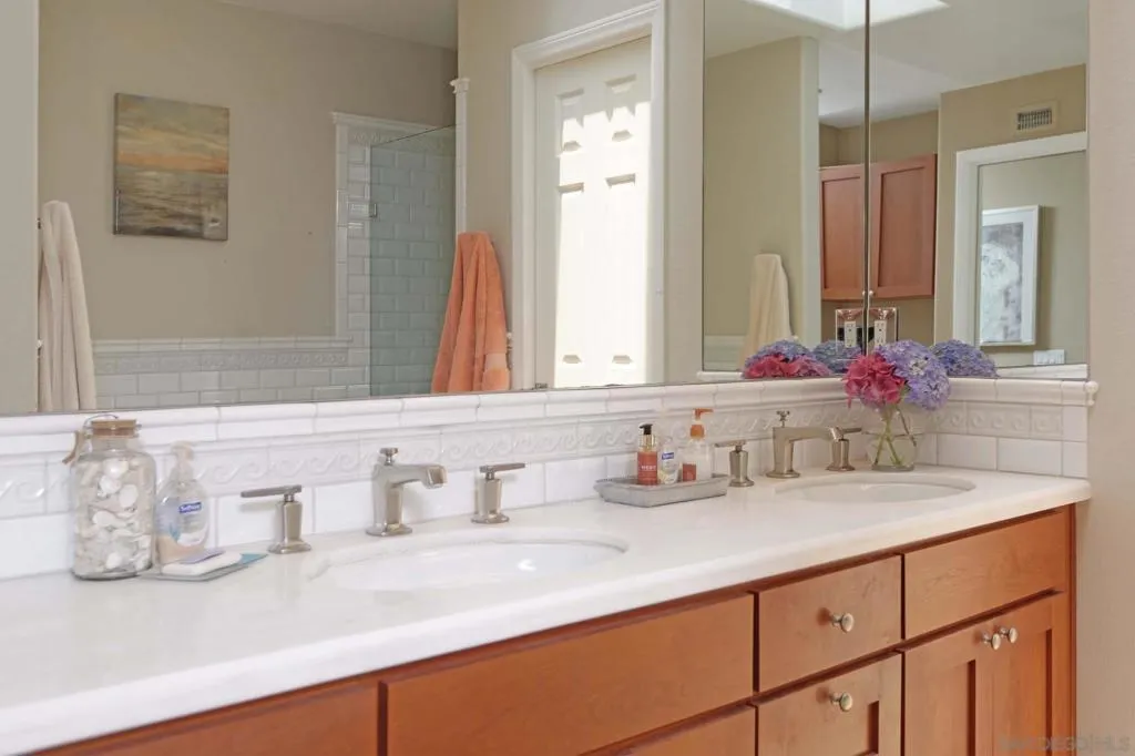 Del Mar, California 92014, United States, 2 Bedrooms Bedrooms, ,3 BathroomsBathrooms,Residential,Active,241350