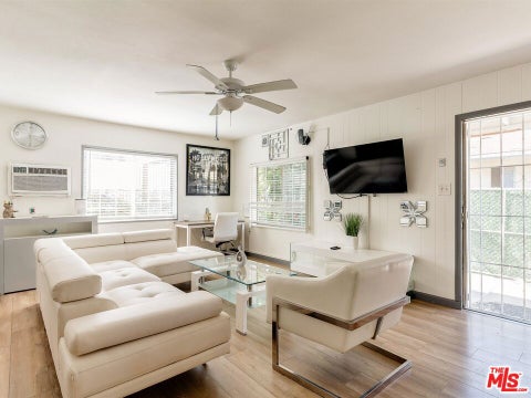 Photo of 138 S Madison Avenue, Los Angeles, CA 90004 (MLS # 26870263)