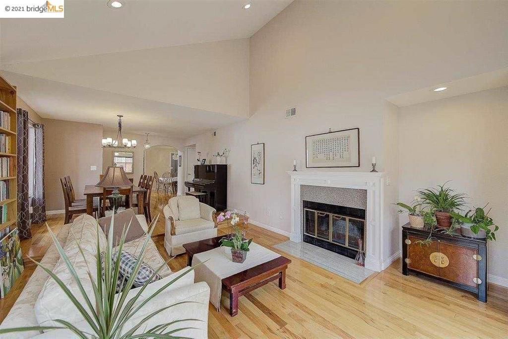 listing image 130722472277640537305