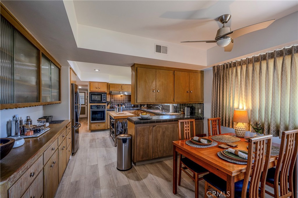 9721 Orangewood