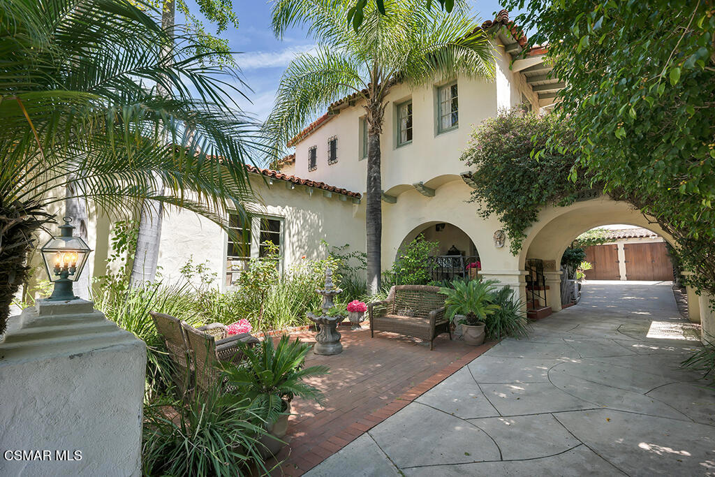 1234 N Everett Street