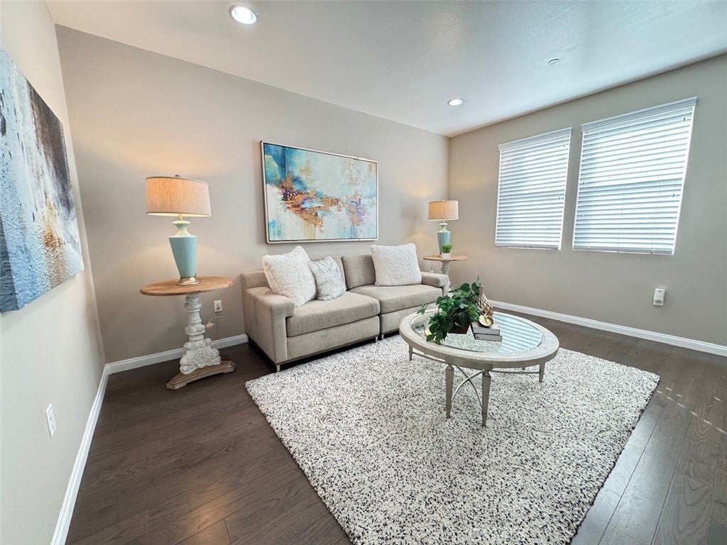 150 E Commercial