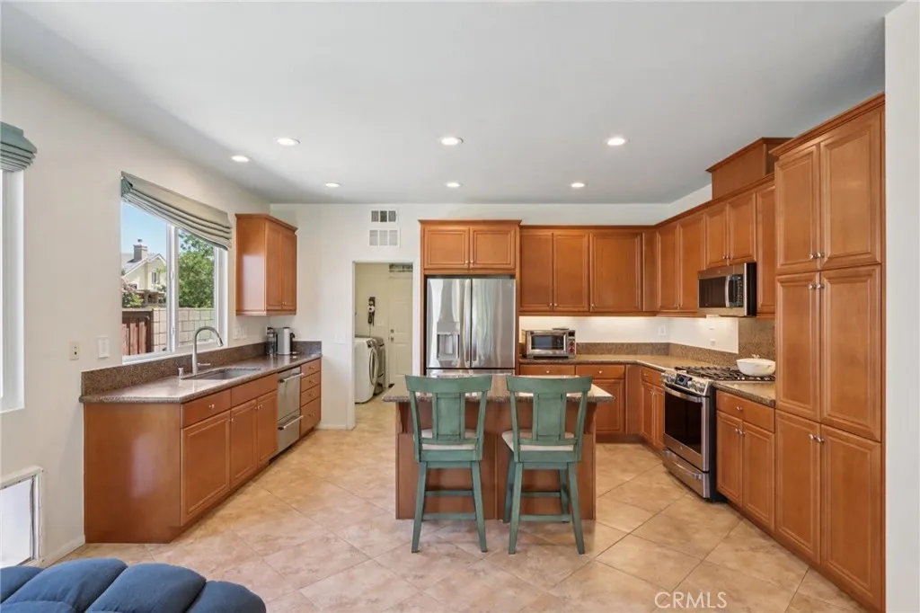 Hemet, California 92543, United States, 5 Bedrooms Bedrooms, ,3 BathroomsBathrooms,Residential,Active,187239