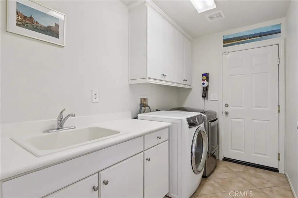 Hemet, California 92543, United States, 5 Bedrooms Bedrooms, ,3 BathroomsBathrooms,Residential,Active,187239