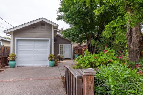 Photo of 431 Upton Street, Redwood City, CA 94062 (MLS # ML82046366)