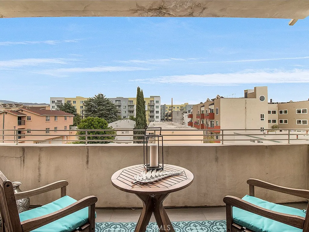 North Hollywood, California 91601, United States, 2 Bedrooms Bedrooms, ,3 BathroomsBathrooms,Residential,Active,146044