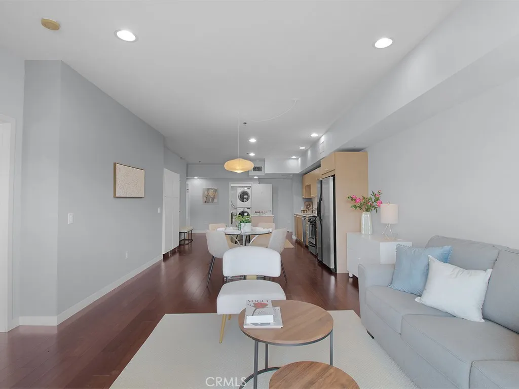 North Hollywood, California 91601, United States, 2 Bedrooms Bedrooms, ,3 BathroomsBathrooms,Residential,Active,146044