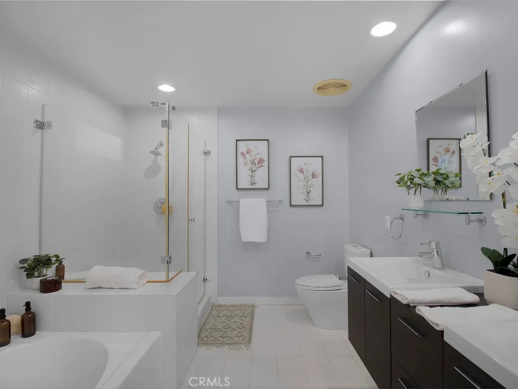 North Hollywood, California 91601, United States, 2 Bedrooms Bedrooms, ,3 BathroomsBathrooms,Residential,Active,146044