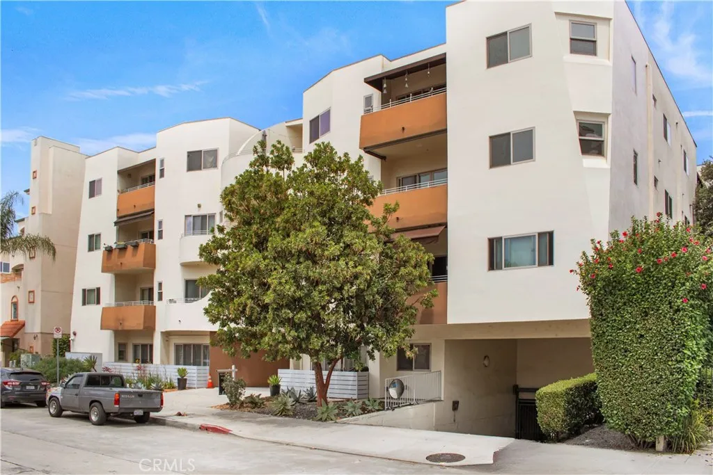 North Hollywood, California 91601, United States, 2 Bedrooms Bedrooms, ,3 BathroomsBathrooms,Residential,Active,146044