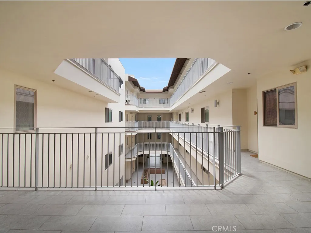 North Hollywood, California 91601, United States, 2 Bedrooms Bedrooms, ,3 BathroomsBathrooms,Residential,Active,146044