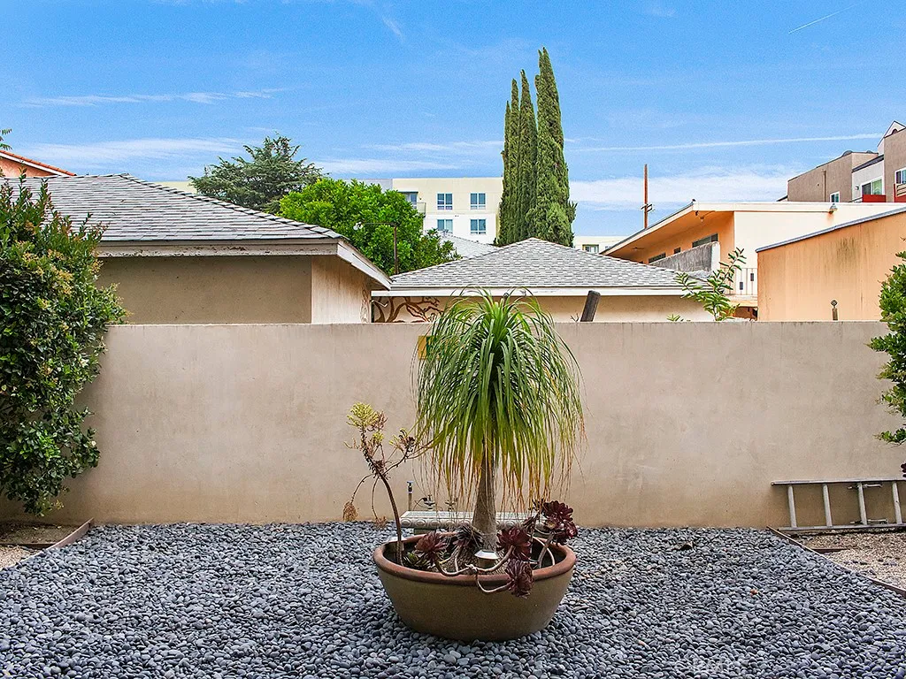 North Hollywood, California 91601, United States, 2 Bedrooms Bedrooms, ,3 BathroomsBathrooms,Residential,Active,146044