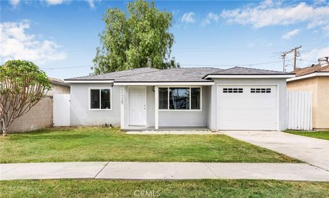 11725 209th Street Lakewood CA 90715