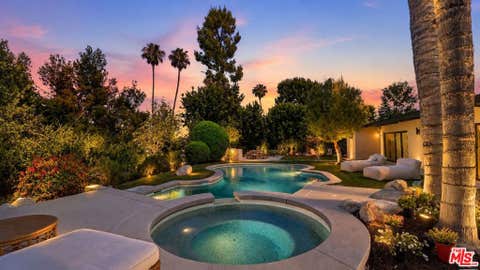 Photo of 5576 El Canon Avenue, Woodland Hills, CA 91367 (MLS # 26865331)