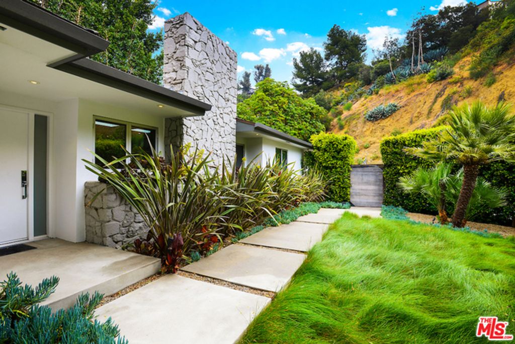 listing image 130724886935836903053
